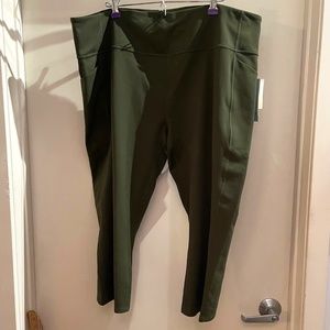 NWT Zella high waisted live in legging capri length. 3X Tactical green.